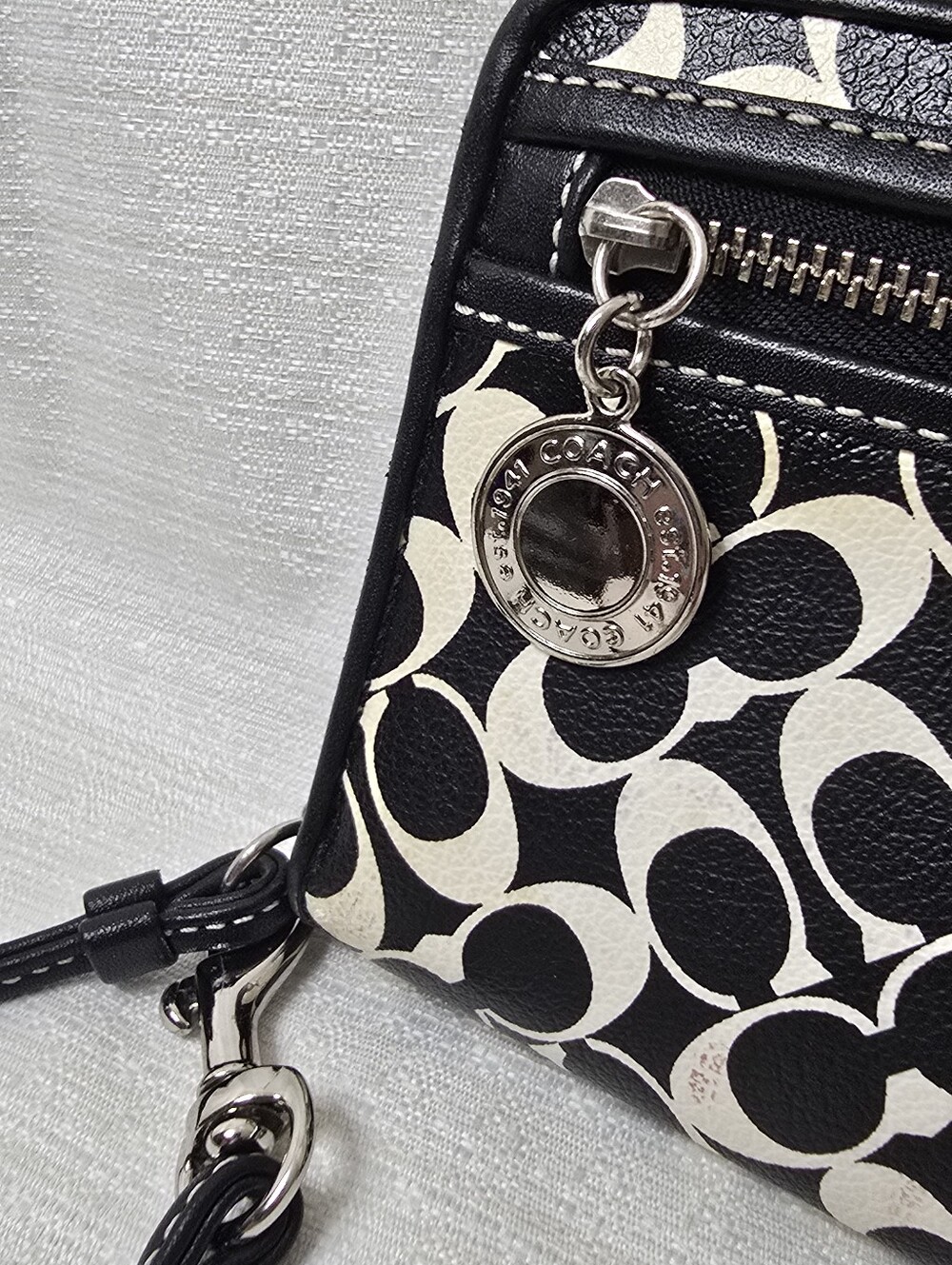 Coach Vintage Signature Chelsea Heritage Large Zip Wallet Wristlet Black & White - Picture 2 of 9